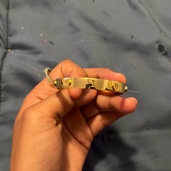 Tory Burch Gold clip Bangle - Picture 5 of 9